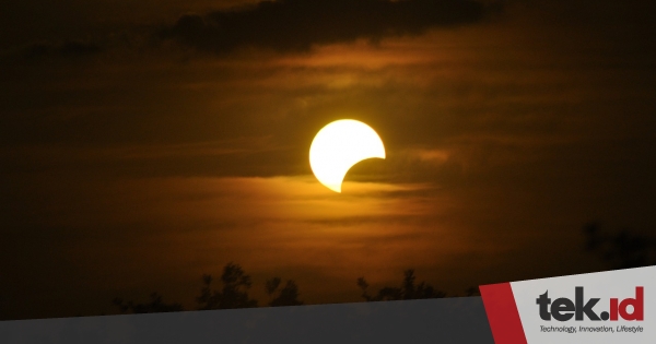 Eksplorasi gelombang gravitasi atmosfer Bumi melalui fenomena gerhana&nbsp;matahari